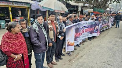 গৌরনদীতে পোশাক শ্রমিক দীপুর হত্যাকারীর বিচার চেয়ে মানববন্ধন