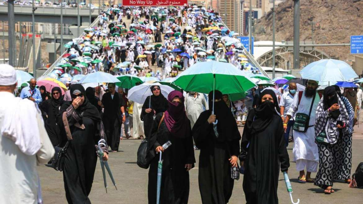 গাইরে মুহরিম নারীদের কাছে হিজড়াদের প্রবেশ নিষেধ