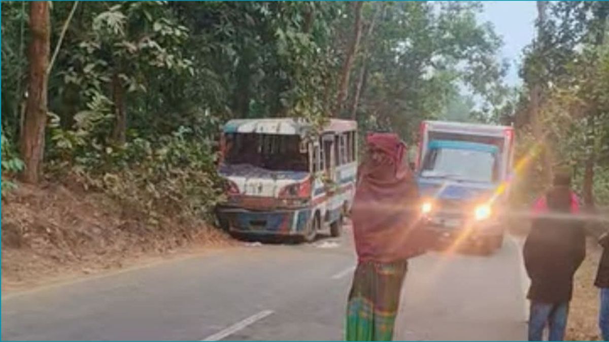 ভালুকায় শ্রমিকবাহী বাস দুর্ঘটনায় নিহত ১, আহত ২৬