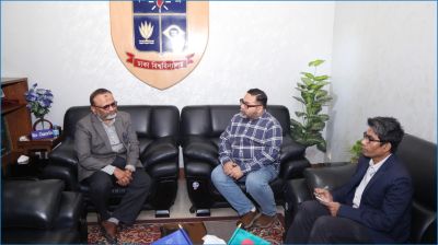 ঢাবি উপাচার্যের সঙ্গে যুক্তরাজ্যের সাউথ ওয়েলস বিশ্ববিদ্যালয়ের উপাচার্যের সাক্ষাৎ
