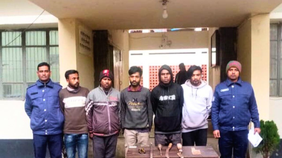 পলাশে ডাকাতির প্রস্তুতিকালে গ্রেপ্তার ৫