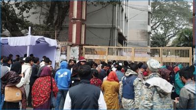 জকসু নির্বাচন : ক্যাম্পাসে প্রবেশ করছেন শিক্ষার্থীরা