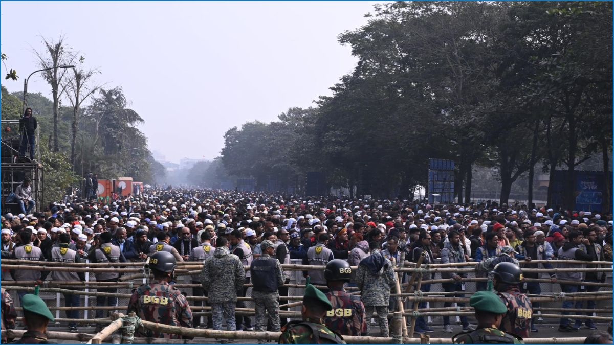 খালেদা জিয়াকে শেষ বিদায় জানাতে লাখো মানুষের ঢল