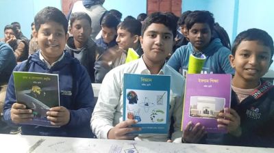 বছরের প্রথম দিনে জয়পুরহাটে ১৬ লাখের বেশি বই বিতরণ