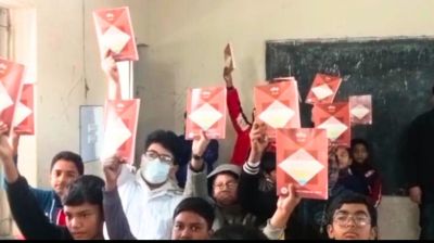 নওগাঁয় বছরের প্রথম দিনেই নতুন বই পেয়ে উচ্ছ্বসিত শিক্ষার্থীরা