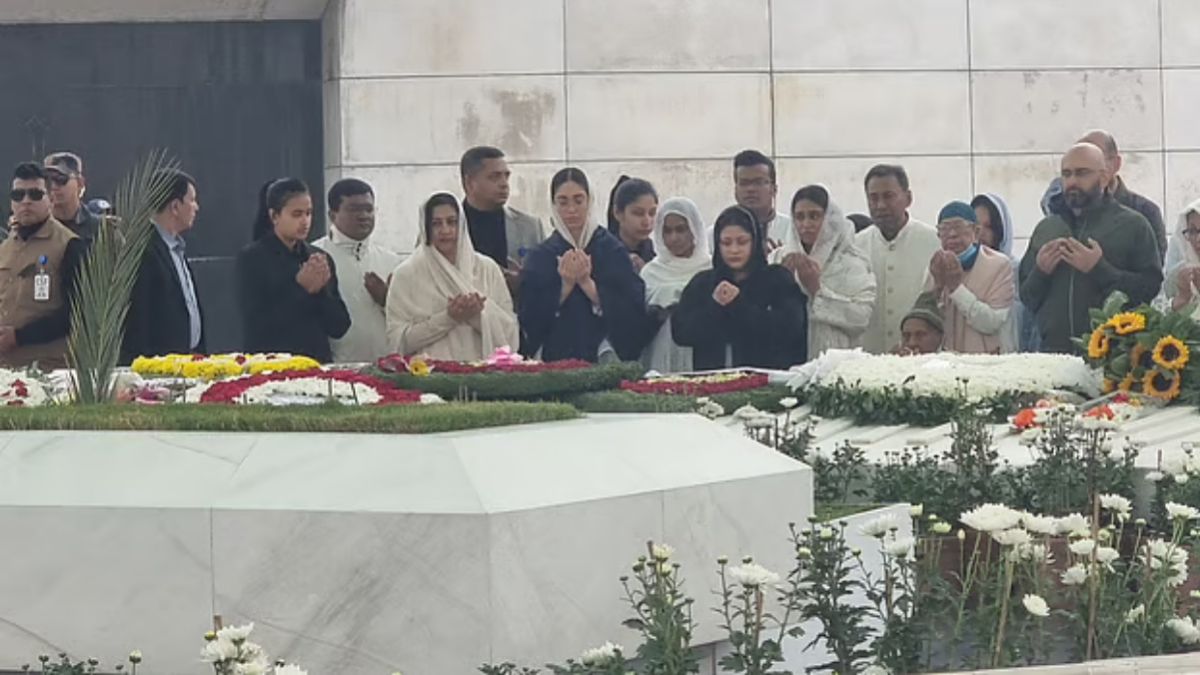 খালেদা জিয়ার কবর জিয়ারত করলেন নাতনি জাইমা ও পরিবারের সদস্যরা