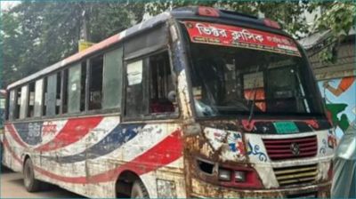 ‘ভিক্টর ক্লাসিক’ বাসে জবি শিক্ষার্থীর স্ত্রীকে ধর্ষণের হুমকি, আটক ২