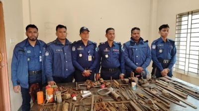 রামুতে পুলিশের অভিযানে অস্ত্র তৈরির বিপুল সরঞ্জাম উদ্ধার