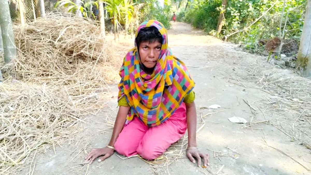 জন্ম থেকে হাত-পায়ে ভর করে চলেন মাসুদা : হুইলচেয়ার নেই, সরকারি সহায়তা অধরা