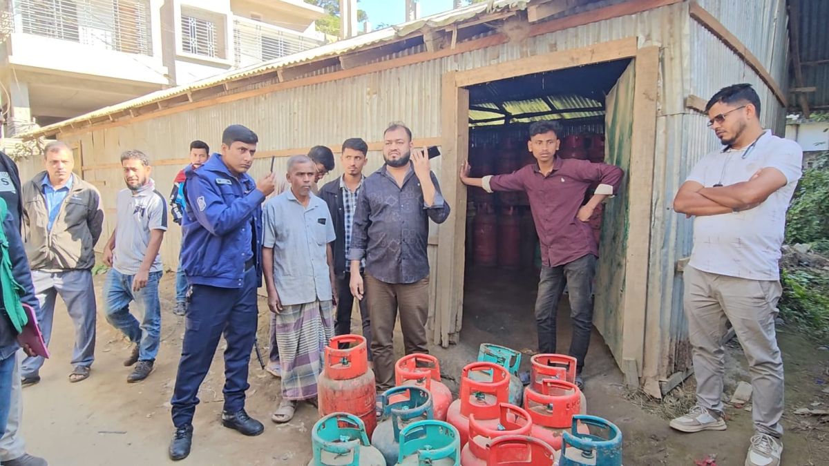 বান্দরবানে কৃত্রিম গ্যাস সংকট : অবৈধ মজুদের দায়ে ব্যবসায়ীকে জরিমানা