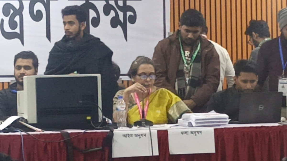 জকসুর অর্ধেক কেন্দ্রের ফল প্রকাশ, ভিপিতে ৮৮ ভোটে পিছিয়ে শিবির