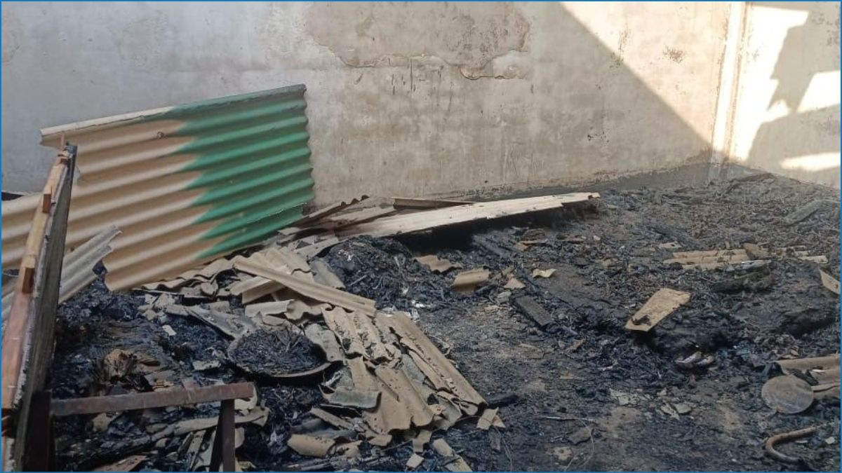 গাজীপুরে অগ্নিকাণ্ডে পুড়ে গেছে বসতবাড়ি ও ৪টি দোকান, অর্ধ কোটি টাকা ক্ষতি