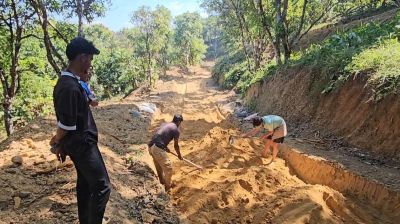 উন্নয়নের মুখোশে লুটপাট : বান্দরবানে এলজিইডির সড়কে অনিয়ম