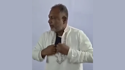 পাঞ্জাবির বোতাম খুলে বুলেটপ্রুফ জ্যাকেট দেখালেন বিএনপির প্রার্থী