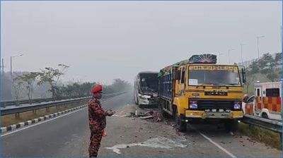 ঢাকা-মাওয়া এক্সপ্রেসওয়েতে বাস-ট্রাক সংঘর্ষে নিহত ১, আহত ১৫