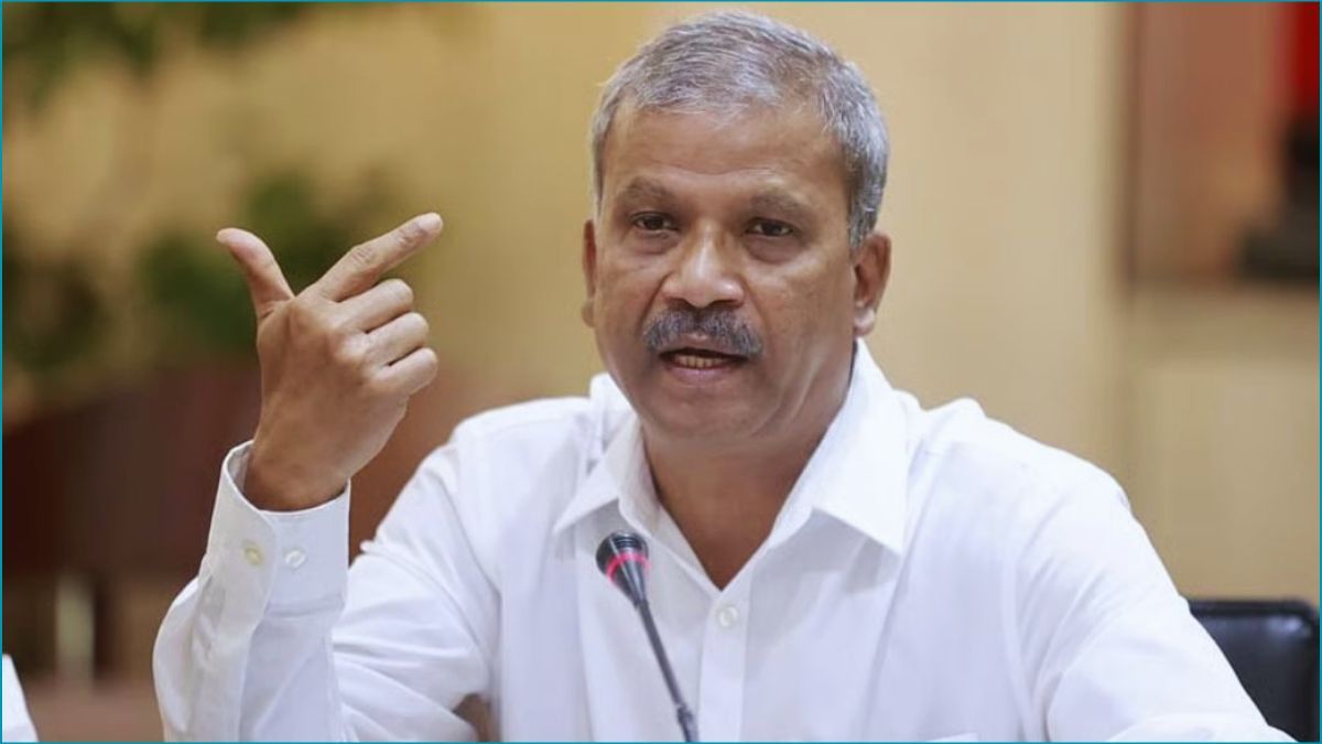 আসিফ নজরুলের নামে গালি দিলে টাকা আসে : আইন উপদেষ্টা