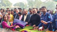 মানিকগঞ্জের দুর্গম চরে ডেবনেয়ার গ্রুপের কম্বল বিতরণ