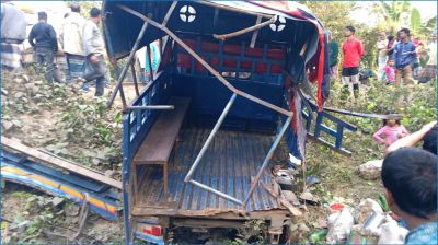 ফরিদপুরে পিকআপ ভ্যানে ট্রেনের ধাক্কা, দুইভাইসহ নিহত ৩
