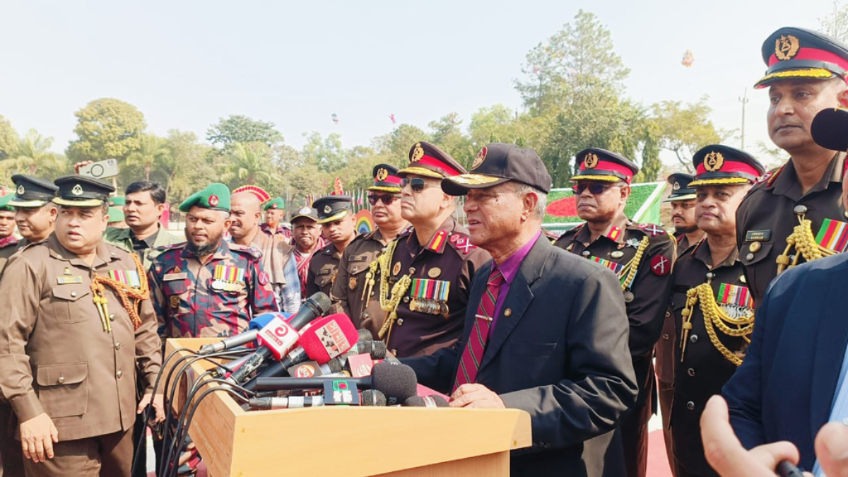 ‎বিদেশে পালিয়ে থাকাদের হুমকির কোনো ভ্যালু নেই : স্বরাষ্ট্র উপদেষ্টা