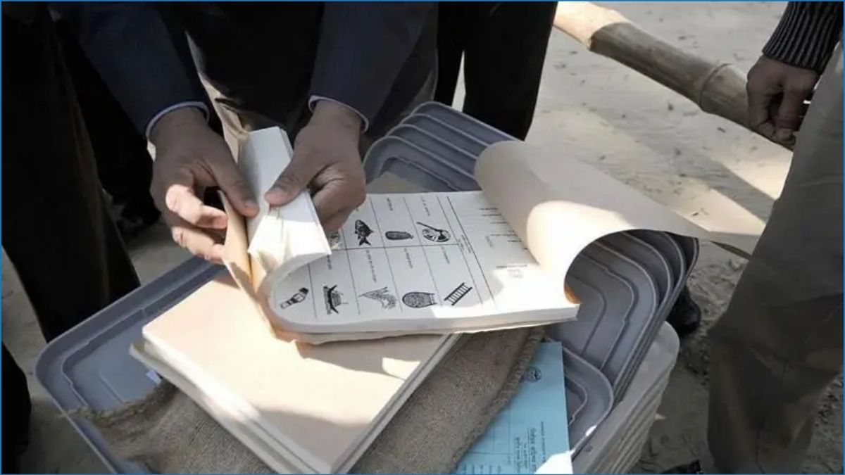 ‘হ্যাঁ’ ভোটের প্রচারণা, গণভোটে সরকারের ভূমিকা প্রশ্ন তৈরি  করছে?