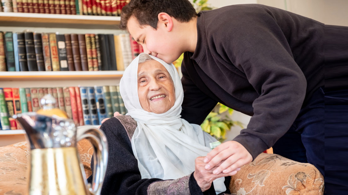 মা বাবার সাথে সদয় ব্যবহার করো