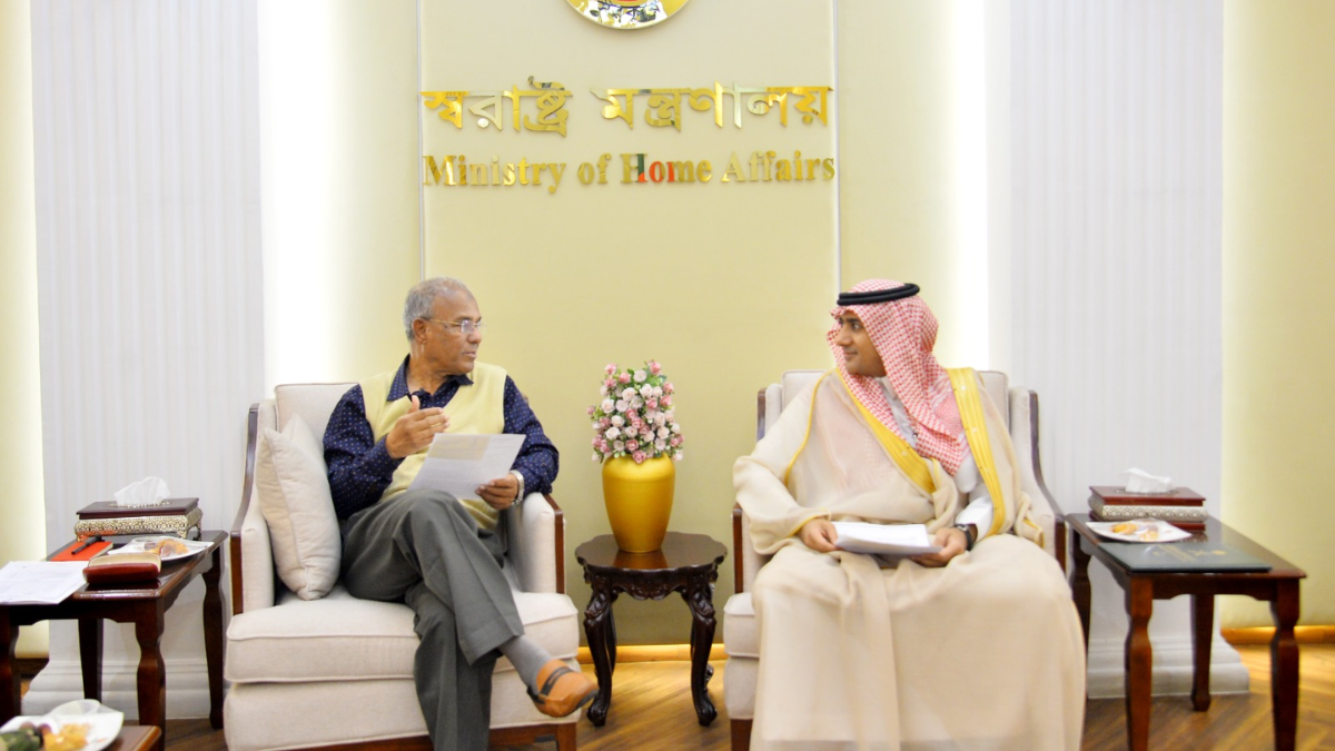 স্বরাষ্ট্র উপদেষ্টার সঙ্গে সৌদি রাষ্ট্রদূতের সাক্ষাৎ
