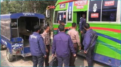 চলন্ত বাসে কলেজছাত্রীকে দলবদ্ধ ধর্ষণের অভিযোগ, গ্রেপ্তার ৩