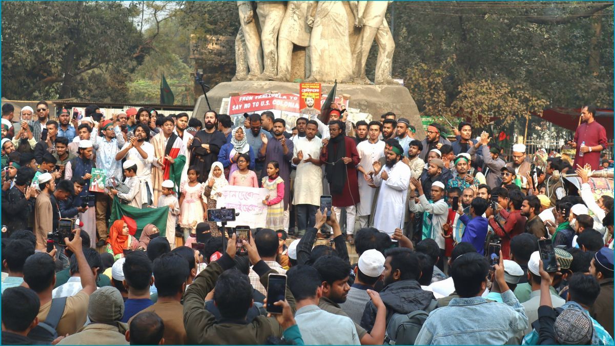 হাদি হত্যার বিচারের দাবিতে ইনকিলাব মঞ্চের বিক্ষোভ