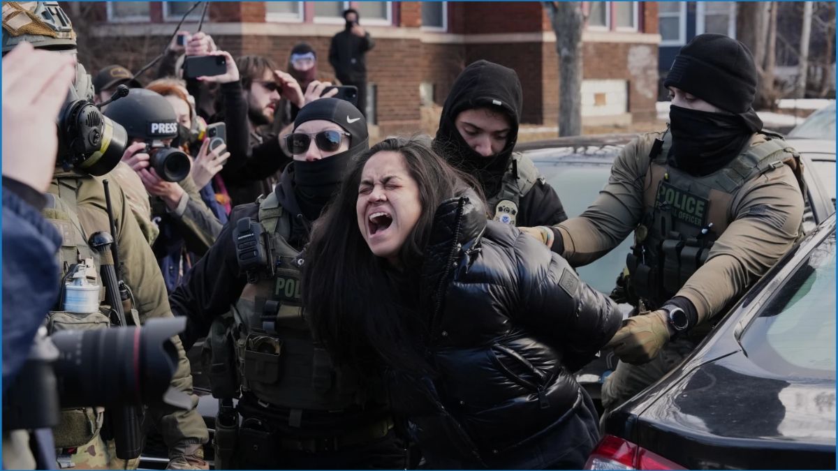 মিনিয়াপোলিসে বাংলাদেশি নারীকে গাড়ি থেকে ‘টেনেহিঁচড়ে নামিয়ে’ আটক