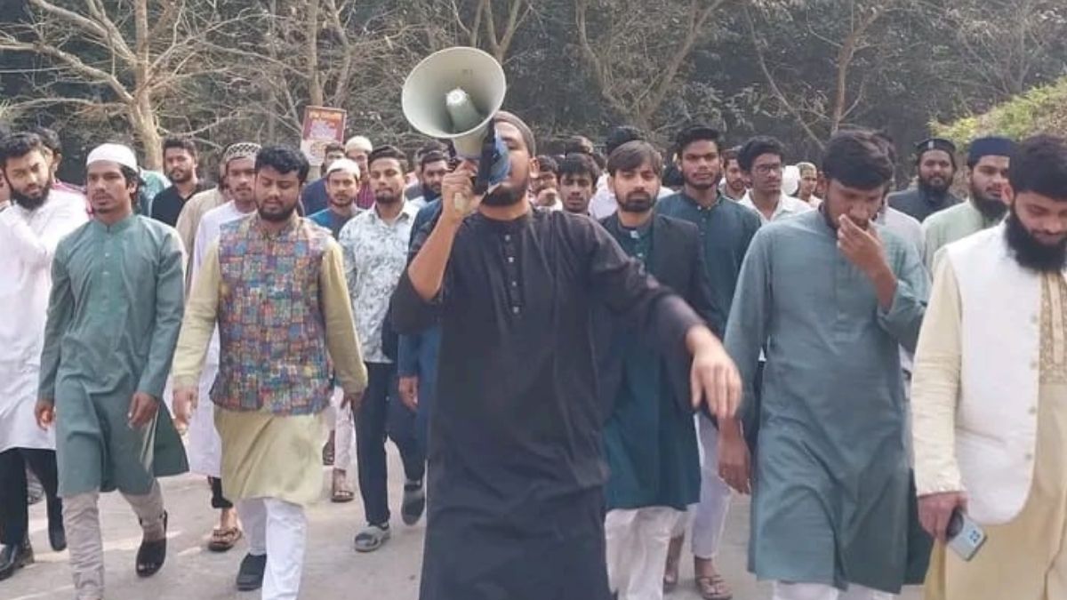 কুবিতে ওসমান হাদি হত্যার বিচারের দাবিতে বিক্ষোভ মিছিল