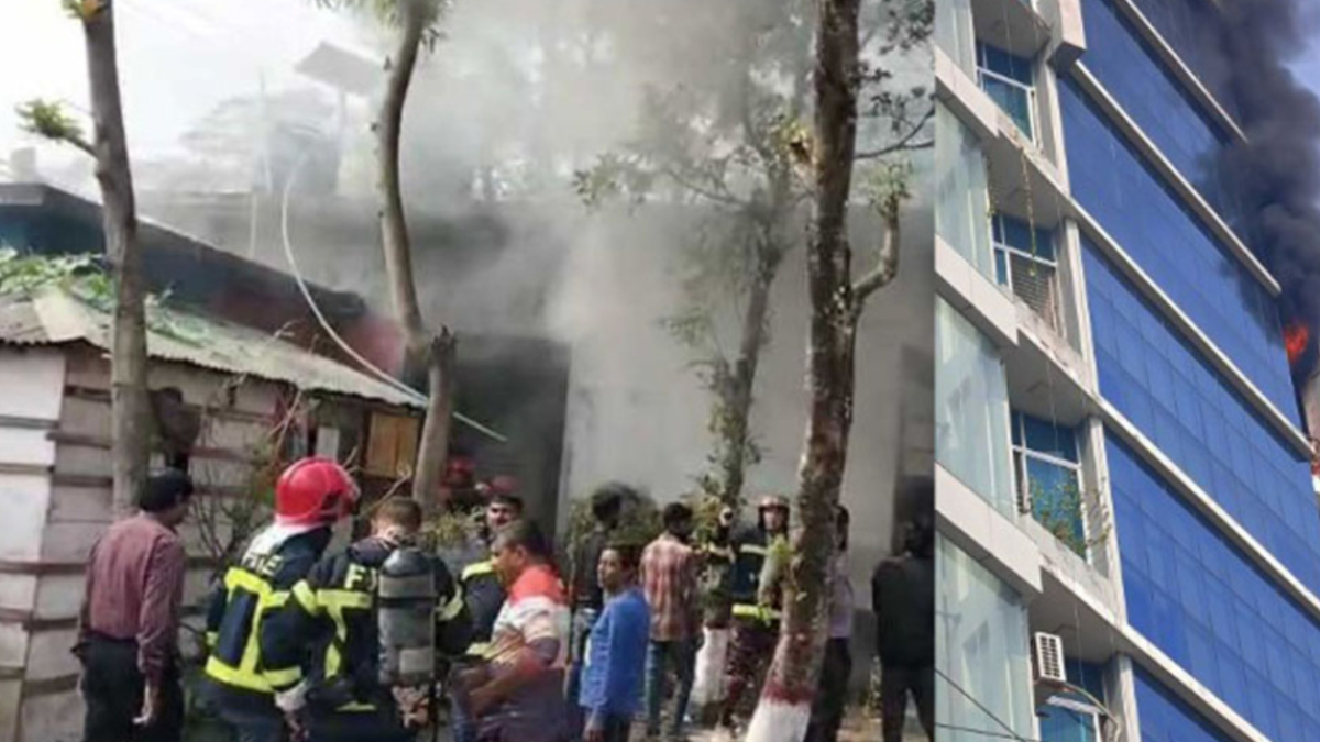 বরিশালে বহুতল ভবন ও স্কুলে অগ্নিকাণ্ড