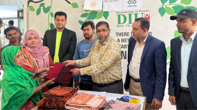 ডিআইইউতে ‘আজকের পত্রিকা পাঠকবন্ধু’র উদ্যোগে শীতবস্ত্র বিতরণ