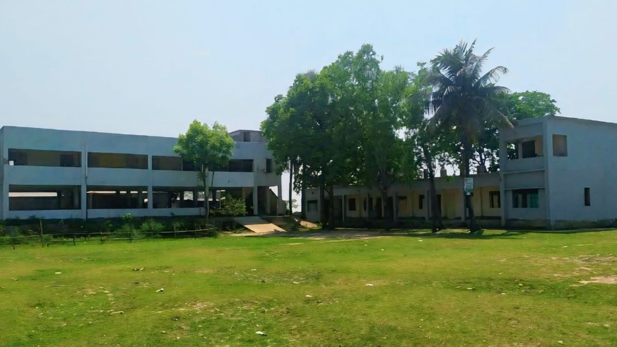 মদনে এসএসসি ফরম ফিলাপে অতিরিক্ত অর্থ আদায়-অভিভাবক লাঞ্ছনার অভিযোগ