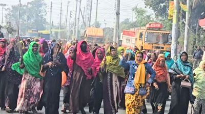আমির হামজার ওয়াজে কোকোর নাম বিকৃতির প্রতিবাদে নারীদের ঝাড়ু মিছিল