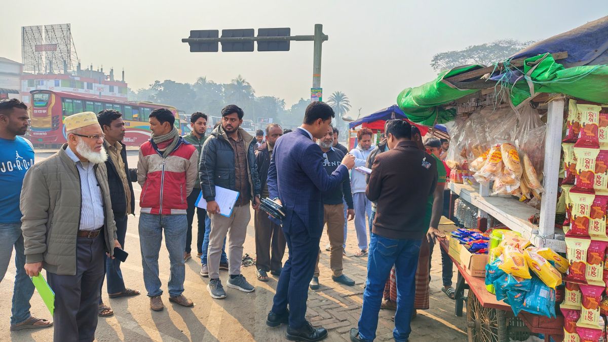 ভাঙ্গা বাজারে অবৈধ দোকান উচ্ছেদে প্রশাসনের অভিযান