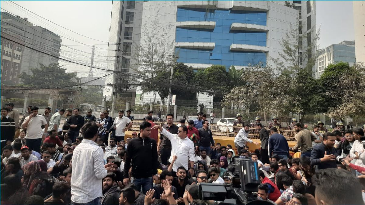 দ্বিতীয় দিনের মতো ইসির সামনে ছাত্রদলের অবস্থান