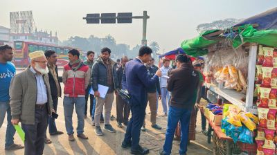 ভাঙ্গা বাজারে অবৈধ দোকান উচ্ছেদে প্রশাসনের অভিযান