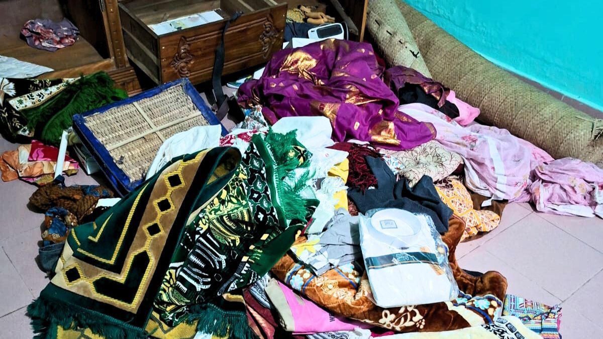 শ্রীপুরে গভীর রাতে সশস্ত্র ডাকাতি, টাকা-স্বর্ণ লুট