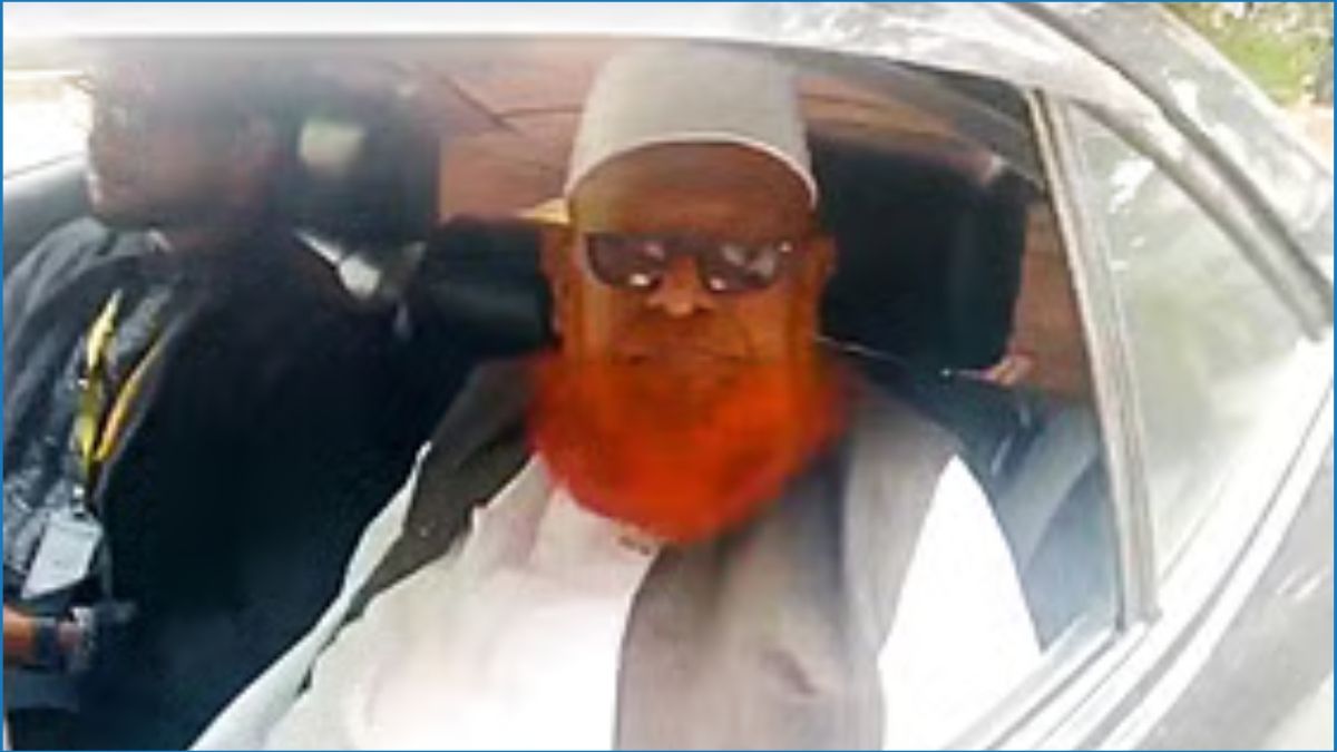 পলাতক বাচ্চু রাজাকারের আত্মসমর্পণ