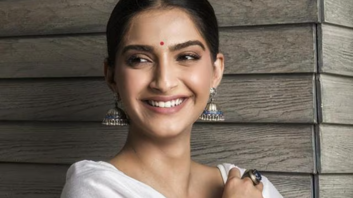 ভক্তদের সুখরব দিলেন সোনম কাপুর