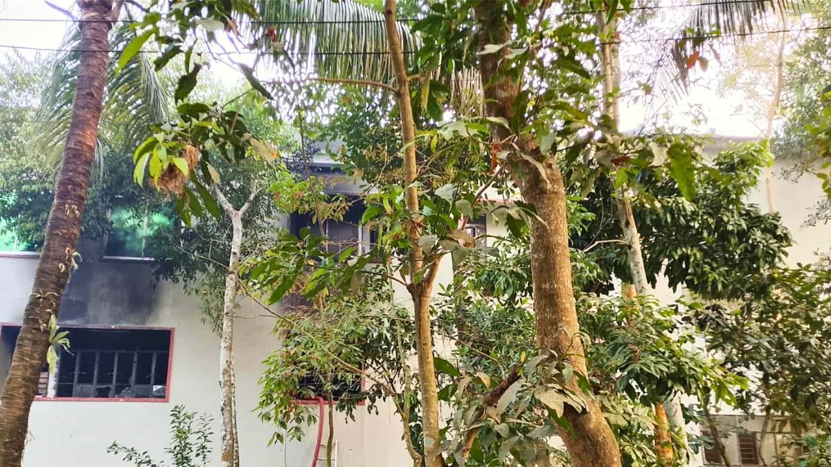 গলাচিপা উপজেলা স্বাস্থ্য কমপ্লেক্সের স্টোররুমে আগুন