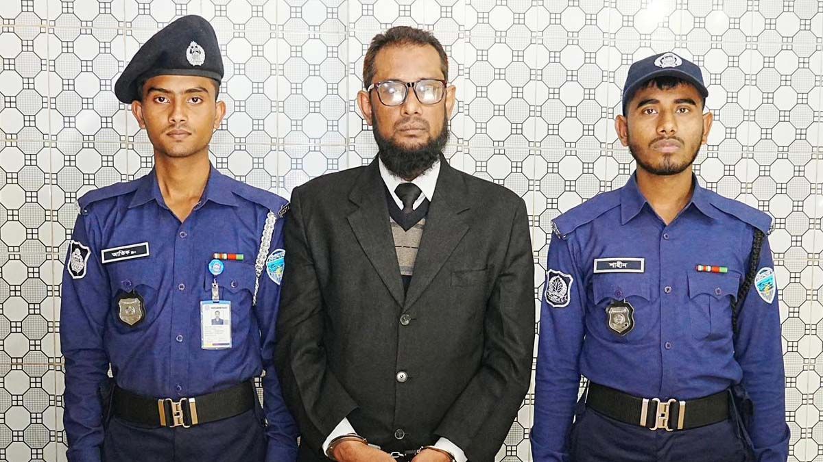 কুমিল্লা নগরীতে জামায়াত নেতার ছোট ভাই অস্ত্রসহ গ্রেপ্তার