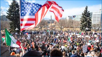 ট্রাম্পের অভিবাসন নীতির প্রতিবাদে উত্তাল আমেরিকা : রাজপথে হাজারো মানুষের বিক্ষোভ