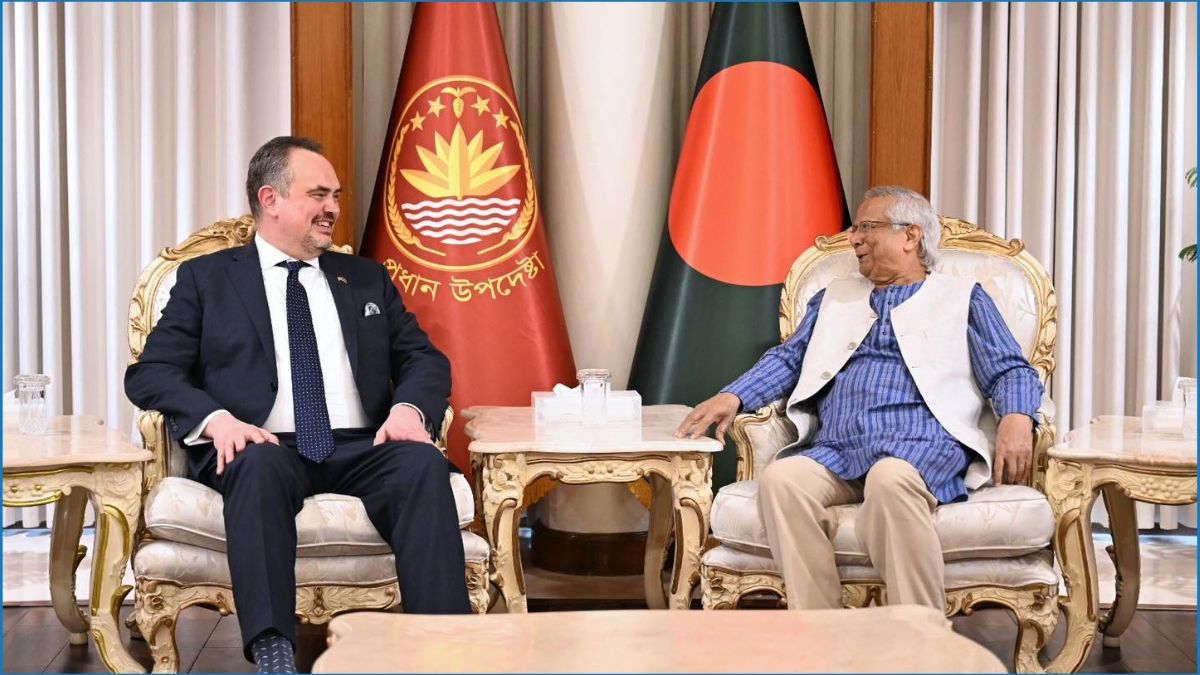 ১২ ফেব্রুয়ারির নির্বাচন হবে ভবিষ্যতের মানদণ্ড : মার্কিন রাষ্ট্রদূতকে প্রধান উপদেষ্টা