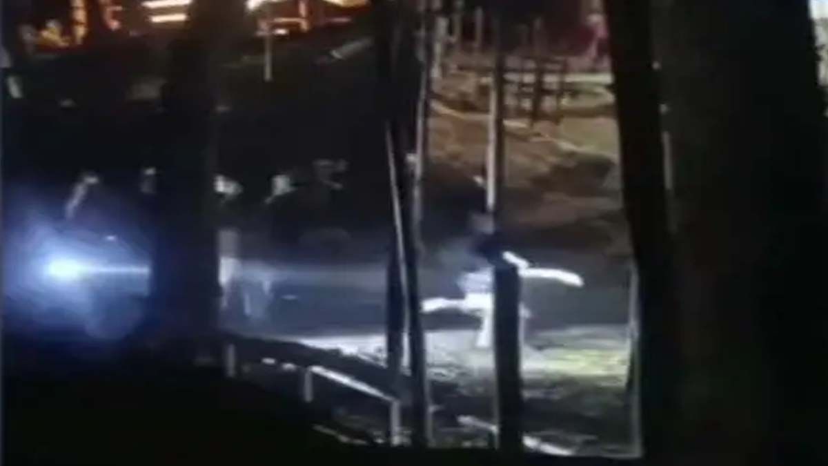 ফরিদপুরে রাতে টর্চলাইট জ্বালিয়ে দুই পক্ষের সংঘর্ষ, আহত ১০