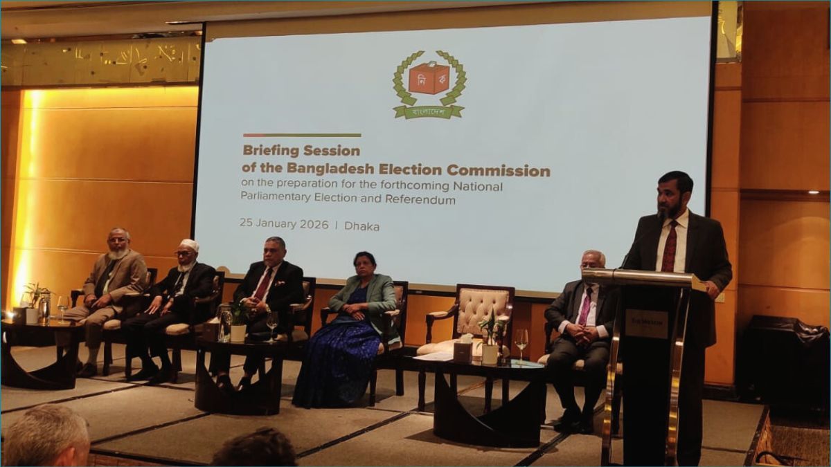 কূটনীতিকদের নির্বাচনী প্রস্তুতি নিয়ে ব্রিফিং করছে ইসি