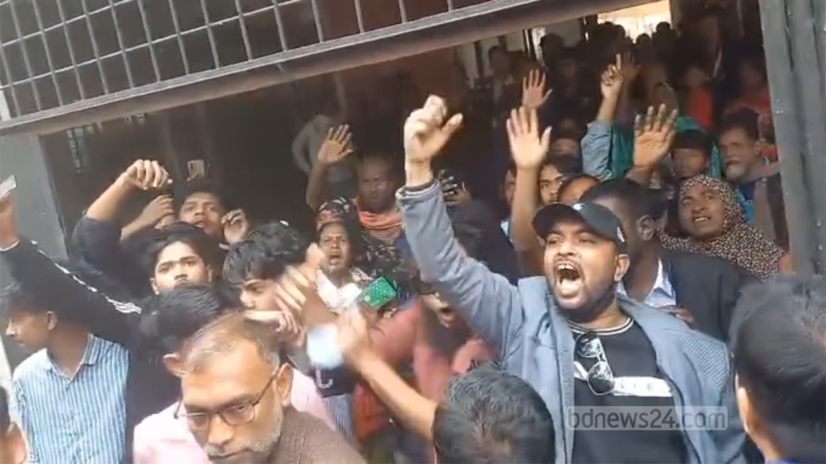 আদালত চত্বরে ‘জয় বাংলা’ স্লোগান, গ্রেপ্তার পাঁচ