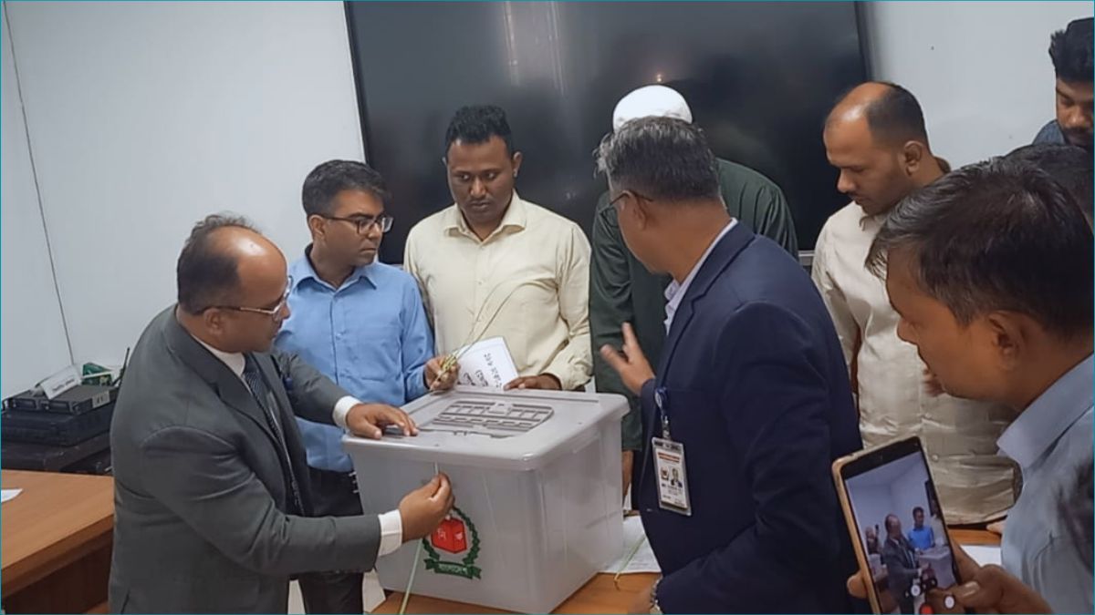 ১৬ হাজার পোস্টাল ব্যালট বাংলাদেশে পৌঁছাল