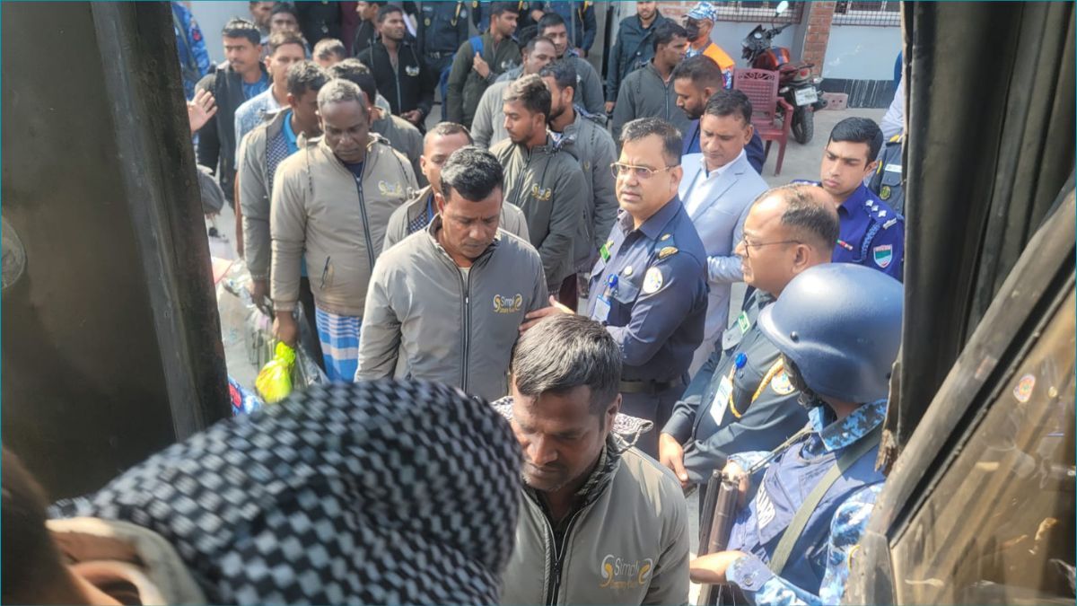 ৩ মাস ৮ দিন পর কারাগার থেকে মুক্তি পেলেন ২৩ ভারতীয় জেলে