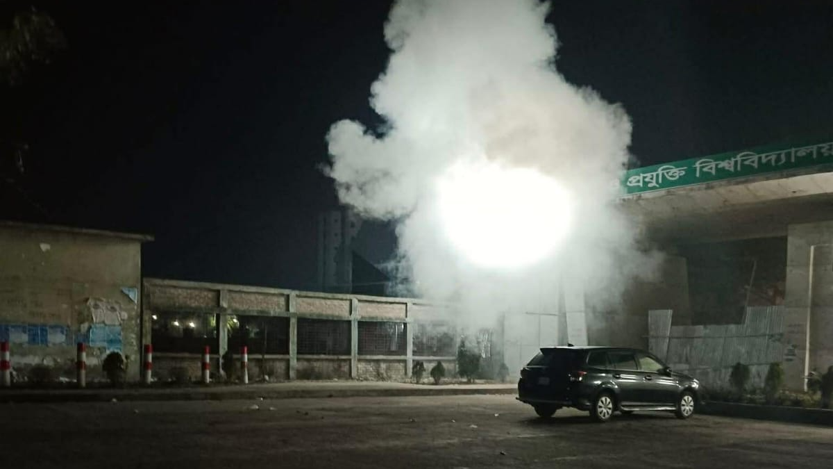 গোবিপ্রবির প্রধান ফটকের সামনে ককটেল বিস্ফোরণ, আতঙ্কে শিক্ষার্থীরা